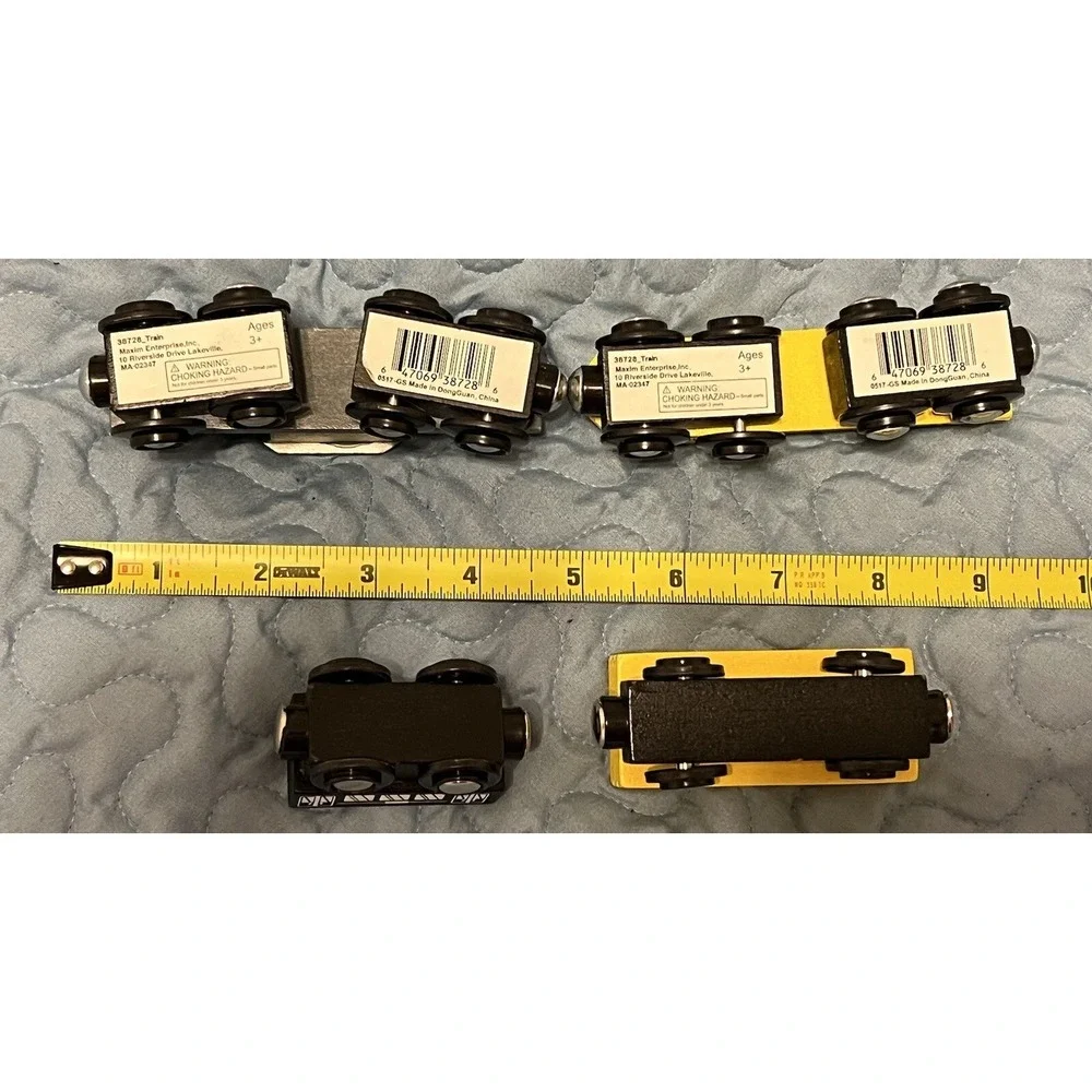 Maxim Magnetic Toy Trains Lot of 5 Pieces Train Engines And Cars And Track